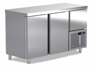 Pro Kühltisch mit 3 Türen (2x Gross & 1x klein) GN1/1 1410x700x870mm