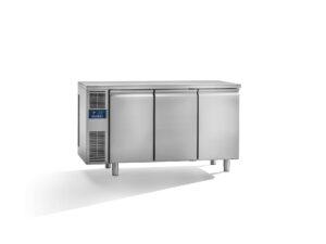 Studio54 Daiquiri Top Line GN1/1 H760 Kühltisch 3 Türen externes Aggregat – glatte Arbeitsplatte